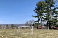 Cozy, spacious, New England Farmhouse close to Hotchkiss School & Lime Rock Hotels in Salisbury