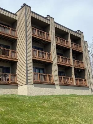 Sugar Ski in/out 1BR 1BA views/pool/sauna/hot tub