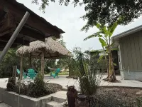 Spring-Fed River Home, Manatees, Boat Slip, 1 hr to theme parks and airport. Các khách sạn gần Get Up and Go Kayaking - The Chaz