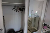 Modern cabin in residential area near 2 train stations with mainlines to London Hotels in Orpington