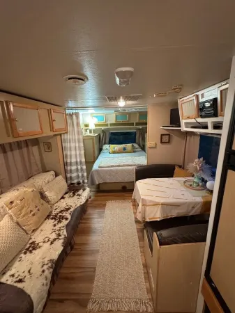 TRANQUIL MOUNTAIN SOLITUDE