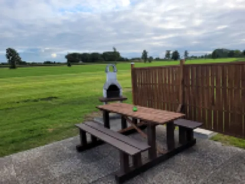 Vacation apartment with garden in Drochtersen 德羅赫特森酒店