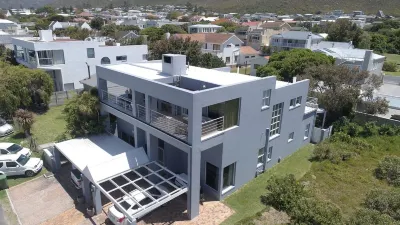 Akwa House Hermanus - your home away from home! Hotels in Voelklip