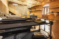 The Lakeside Lodge On 3 Acres - Sleeps 20 - 1 Minute Walk to Lake - Pet Friendly