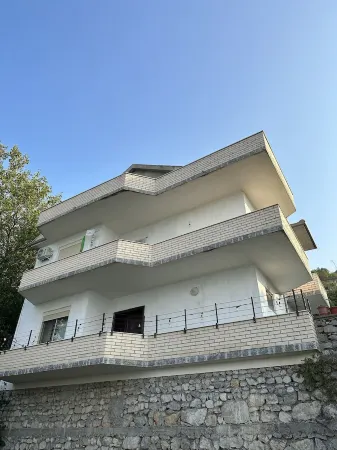 TRANQUIL LAKEHOUSE 3bedroom Villa in Zogaj Shkodër with breathtaking Lake views