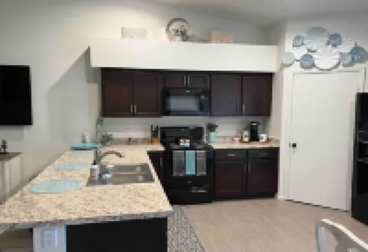 Relaxing 3 bedroom 2 bath townhome great location. Close to hospitals & MCAS.