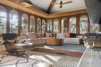 3 Bedroom Tree-House on Stilts!