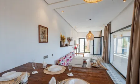 Maison Privée Avec un Piscine et Grand Jardin au Pied des Montagnes de L'atlas