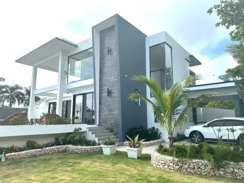 Modern Oceanfront  4-bedroom house with pool, WiFi, AC in lovely town of Cabrera