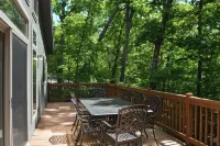 Huge Custom 4-Bedroom Chalet in Innsbrook Resort - Pet Friendly!