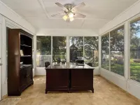 Charming 3-bedroom house/ lake, huge backyard, WiFi, fishing, 10 mins from beach