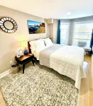 Luxury Stay! Iconic Space Needle View with Easy Access to AK Cruise Terminals!