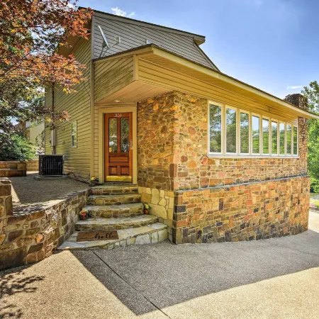 Private Deck and Dock Home on Lake Hamilton! Hoteles en Piney