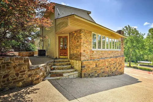 Private Deck and Dock Home on Lake Hamilton! - 3-Star