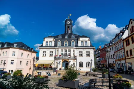 Hotel Ratskeller Schwarzenberg Отели в г. Брайтенбрунн