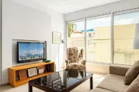 Chic Bright Urban Escape by Sea N' Rent - Villas