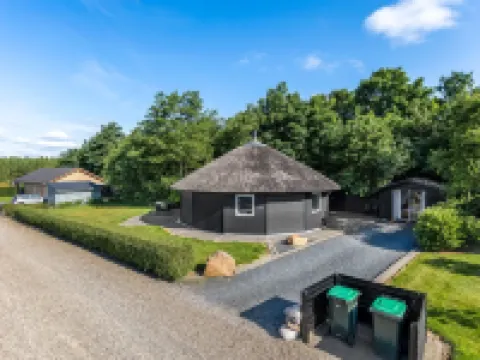 "Adrienne" - 35km from the Sea Hotels in Arrild