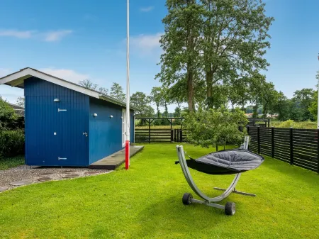 "Urda" - 50m from the sea Отели в г. Bjert