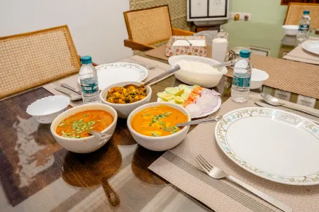 Tree of Life Bed & Breakfast Отели рядом с достопримечательностью «Сансад Бхаван»