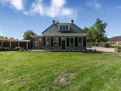 Stylish Farmhouse with Spa Tub Hôtels à : 