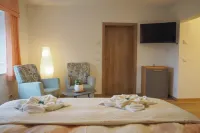 Peaceful Couples' Getaway Hotels in Breitenbrunn