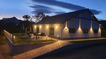 Vacation apartment MB East Отели в г. Зундхаузен