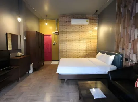 One Beat Vintage & Bistro Hotels in Ang Sila