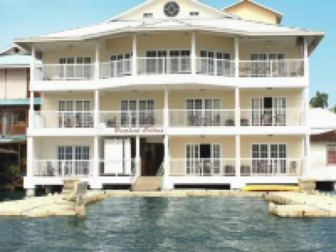 Tropical Suites Hotel โรงแรมในโบกาสเดลโตโร