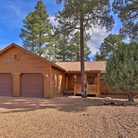 Show Low Cabin w/ Deck < 4 Mi to Fool Hollow Lake!