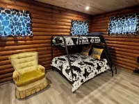 Charming Log Cabin on a Quiet Back Road to Get Away from it All and Enjoy Nature
