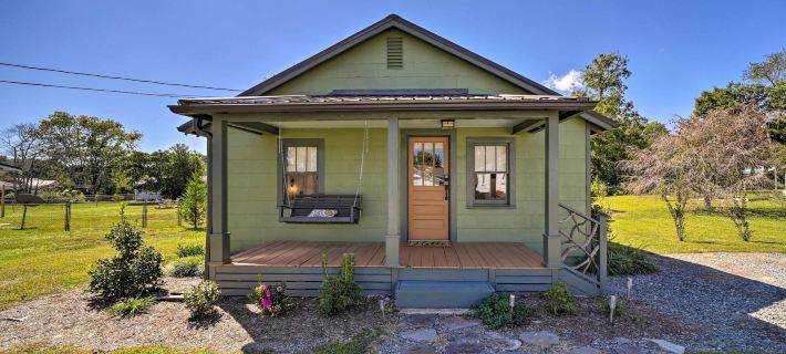 Updated Brevard Home - Close to Downtown! Hotels in Brevard