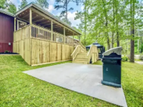 Coco Villa-Hot tub,kayak,paddle,VOLLEYBALL&GAMES! Hotels in Trinity County