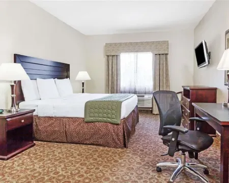 GRANDER INN & SUITES by IHG Hotels in Tyler
