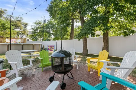 6 Br Family and Friends Retreat- Pool, Theatre, Walk to Notre Dame & Restaurants