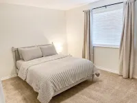 Clean and comfortable 2-bedroom house with AC, WiFi in central Eugene location.