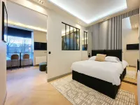 Elegant Home close to the Eiffel Tower โรงแรมใกล้เลแซงวาลิดส์
