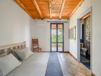 Villa near Lampini with Private Pool -  Ferienhäuser