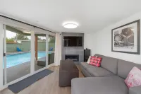 Hidden Oasis in Victoria, BC Hotels in Saanich