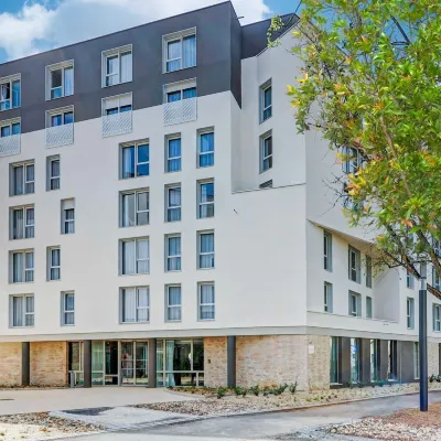 Zenao Appart'hôtels Dijon Hotels near Monge Tramway Station