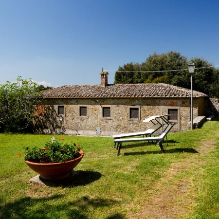 Elegant 2-Bedroom Holiday Home in Tuscan.
