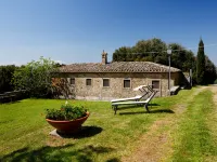Elegant 2-Bedroom Holiday Home in Tuscan.
