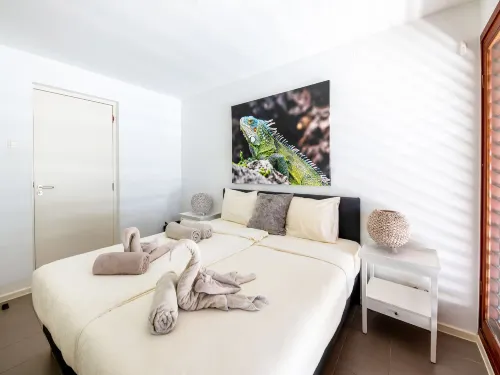 Spacious Villa Near Beach - Villas