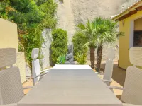 Coastal Villa with Pool - Wifi