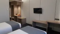 New Hollywood Hotel