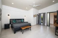 Modern VILLA PEREZOSA - walk to the beach & the National Park!