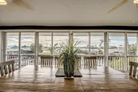 Tropical Oasis Pool Kayak Bikes fish from dock Hotels in Matlacha