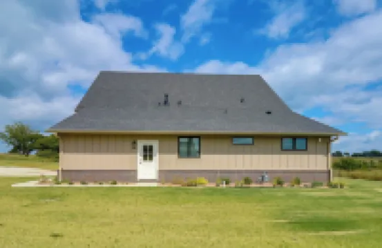 Family-friendly Apt w/ Lake Views in Ponca City! Hotel a 