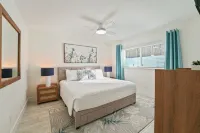 BEST LOCATION! NORTH END OF ANNA MARIA, FL STEPS TO BEACH & DINING -  LOWER UNIT Hotels in Anna Maria