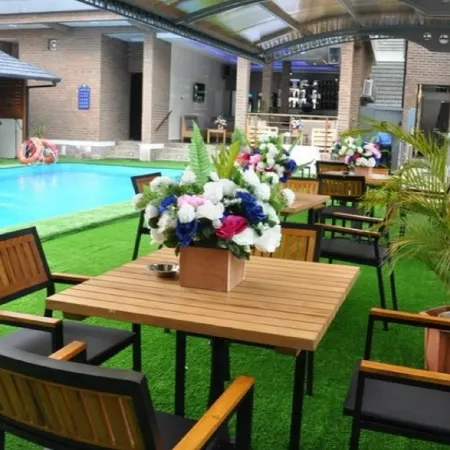SpringHill Hotel & Suites
