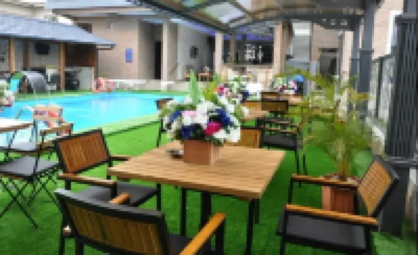 SpringHill Hotel & Suites